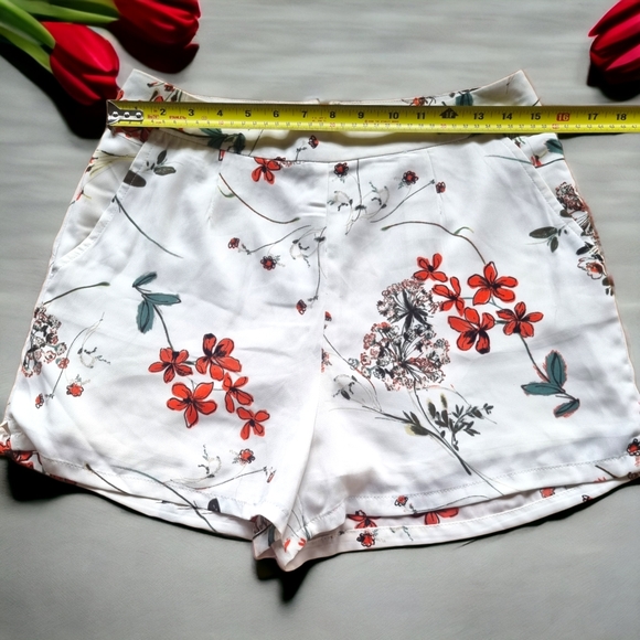 Dynamite Lightweight Floral Shorts - Picture 3 of 9